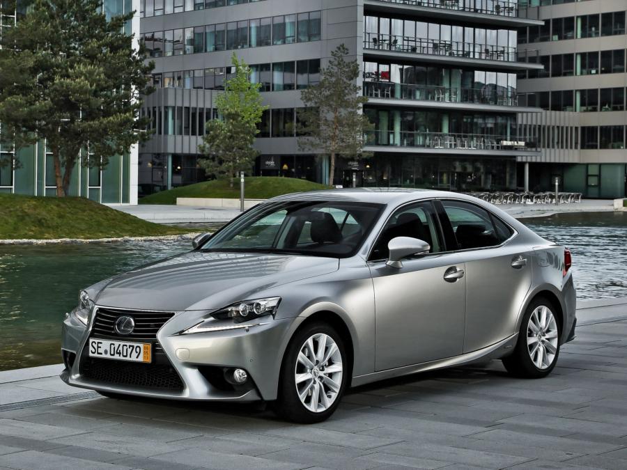  Lexus IS300h 2013 года  (EU) (фото 9 из 16)
